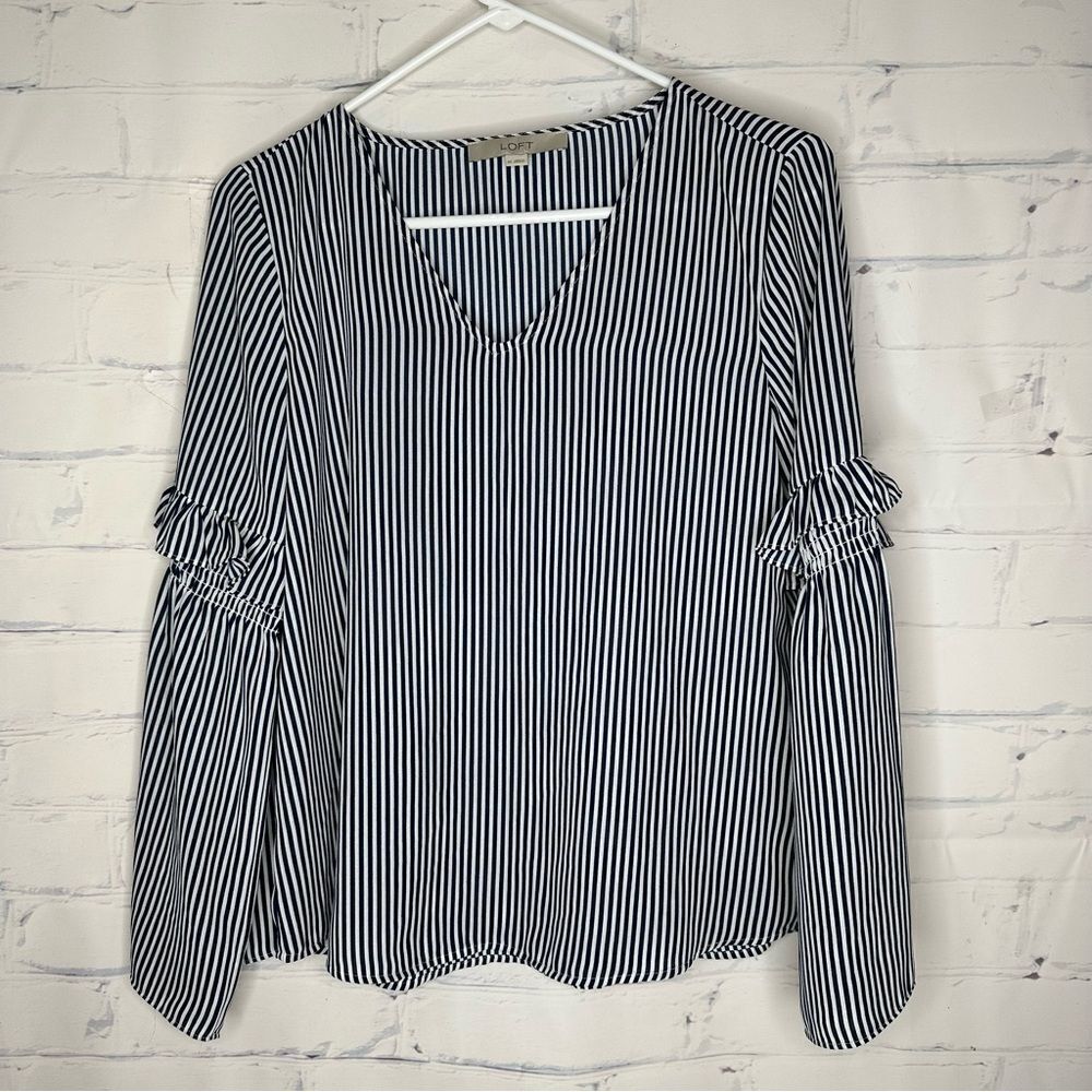 Loft XS or Small‎ Black & White Top